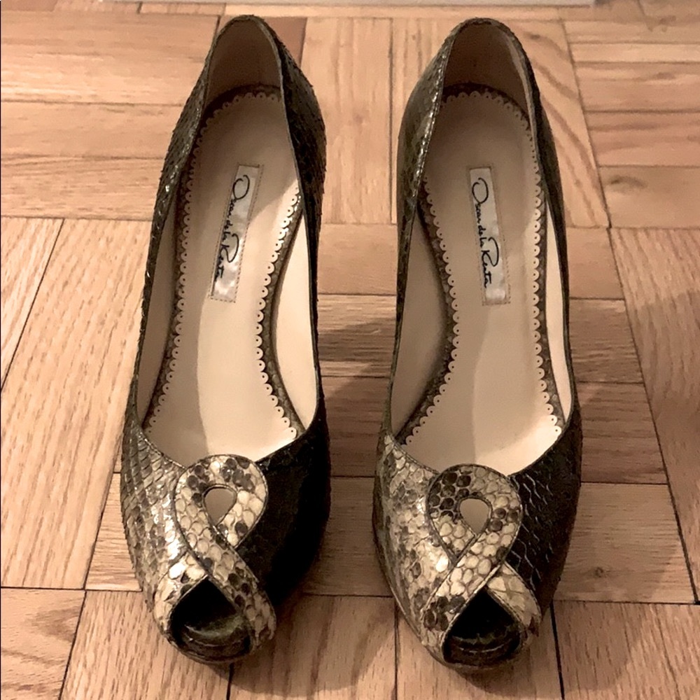 Oscar de la Renta Andaconda Loop Platform Pump